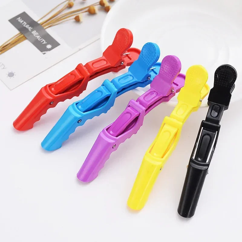 5 Stück Alligator-Haarclips – Professionelle Haarklammern für Salon & Styling
Stabile Kunststoff-Haarspangen zum Abteilen, Fixieren und Stylen der Haare.
Ideal für Friseure, Salons oder den täglichen Gebrauch zu Hause