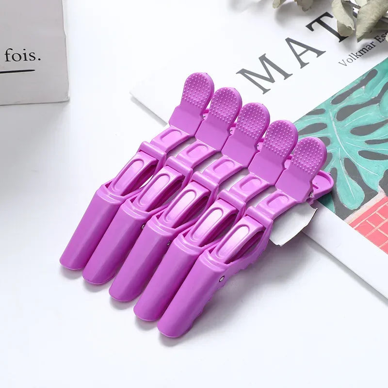 5 Stück Alligator-Haarclips – Professionelle Haarklammern für Salon & Styling
Stabile Kunststoff-Haarspangen zum Abteilen, Fixieren und Stylen der Haare.
Ideal für Friseure, Salons oder den täglichen Gebrauch zu Hause