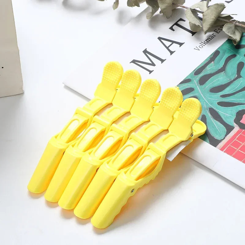 5 Stück Alligator-Haarclips – Professionelle Haarklammern für Salon & Styling
Stabile Kunststoff-Haarspangen zum Abteilen, Fixieren und Stylen der Haare.
Ideal für Friseure, Salons oder den täglichen Gebrauch zu Hause