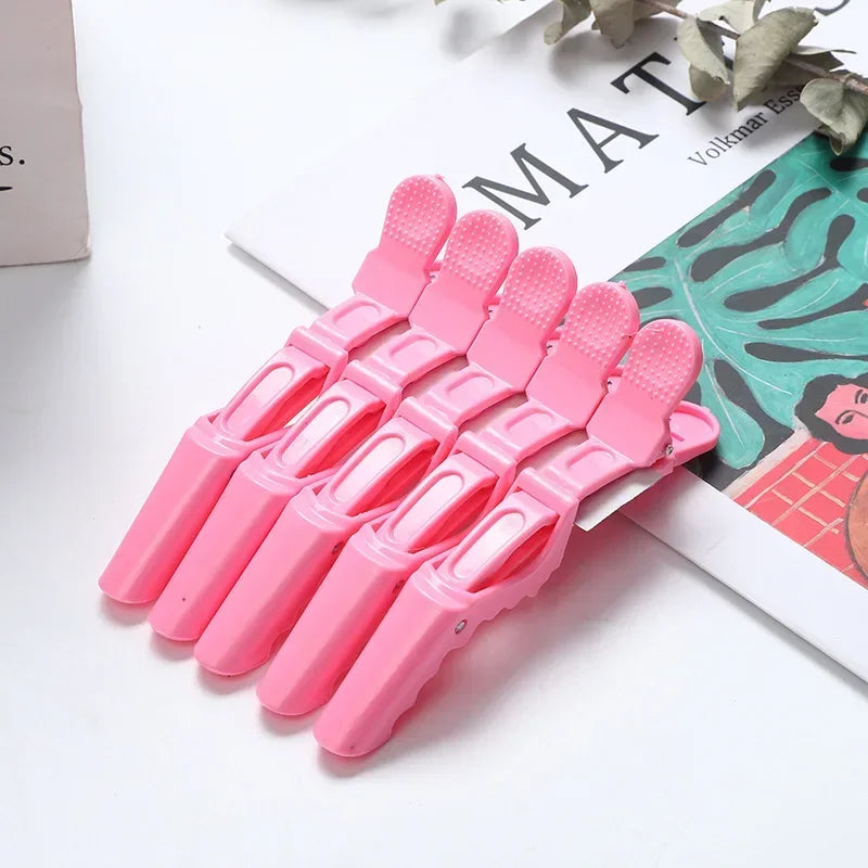 5 Stück Alligator-Haarclips – Professionelle Haarklammern für Salon & Styling

Stabile Kunststoff-Haarspangen zum Abteilen, Fixieren und Stylen der Haare.
Ideal für Friseure, Salons oder den täglichen Gebrauch zu Hause