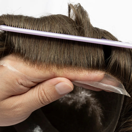 Herren-Haartoupet mit unsichtbarem Swiss Lace Front & Skin-Basis

Hochwertiges Haarsystem mit gebleichtem Haaransatz, Swiss Lace Front und Skin-Basis – für einen nahtlosen, natürlichen Hollywood-Look.
100 % Echthaar, id